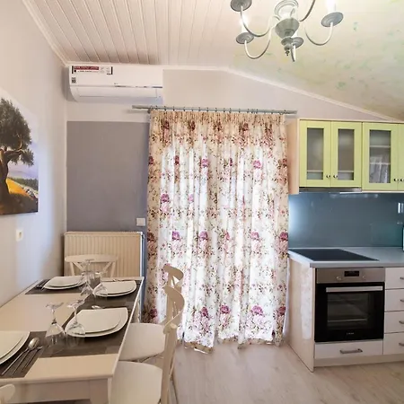 Апартаменты Aelia Agios Petros (Lefkada)