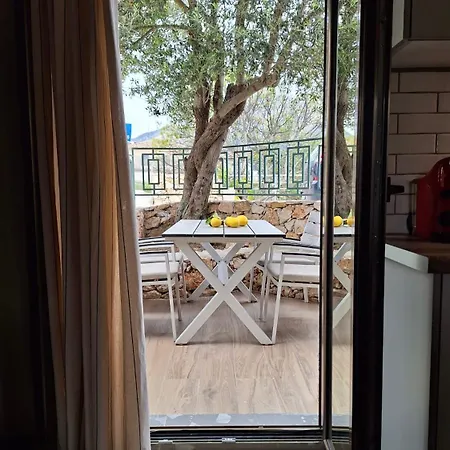 アパート Aelia Ágios Pétros